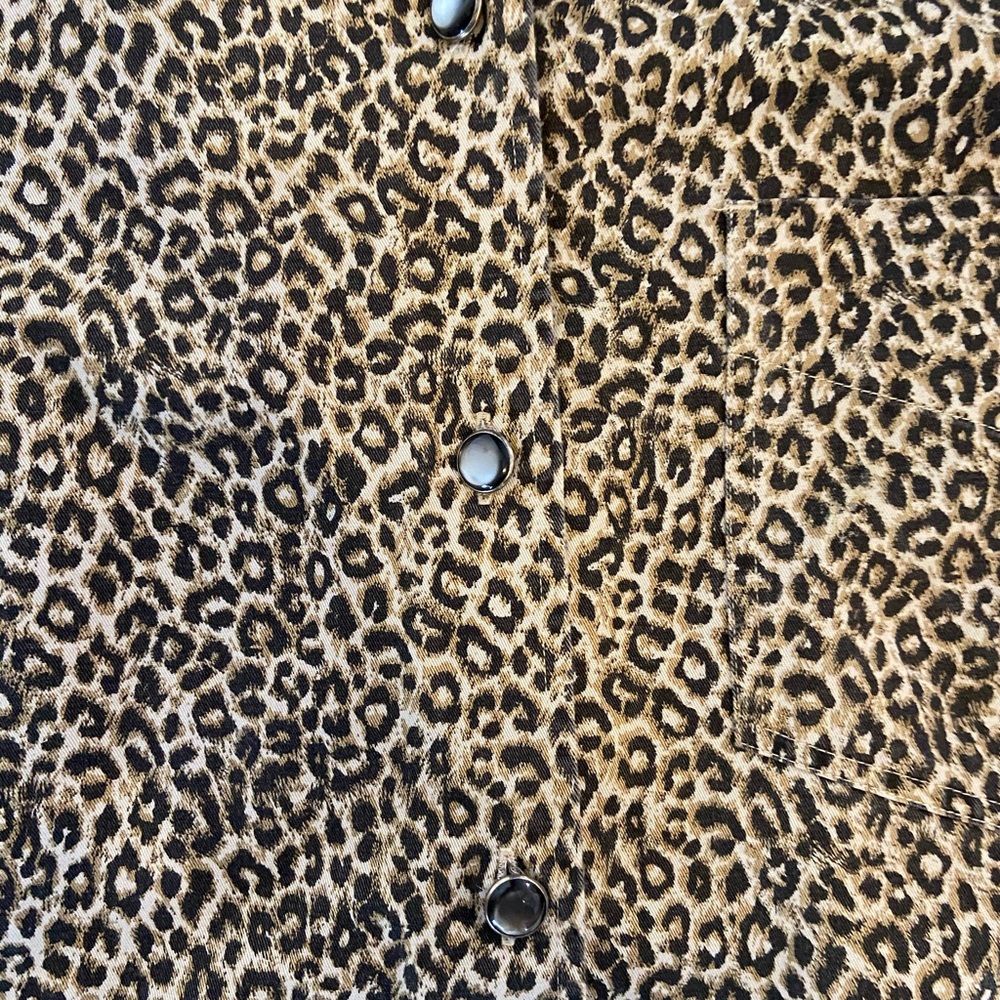 Leopard print button down - Picture 2 of 5